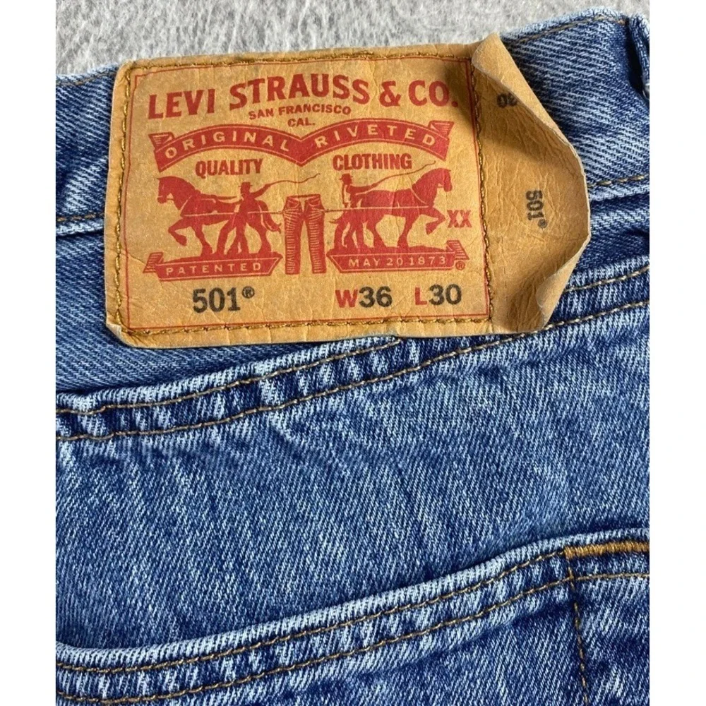 Levis 501 Jeans Mens 36x30 Blue Med Wash 100% Cotton‎ Straight Leg Denim Classic